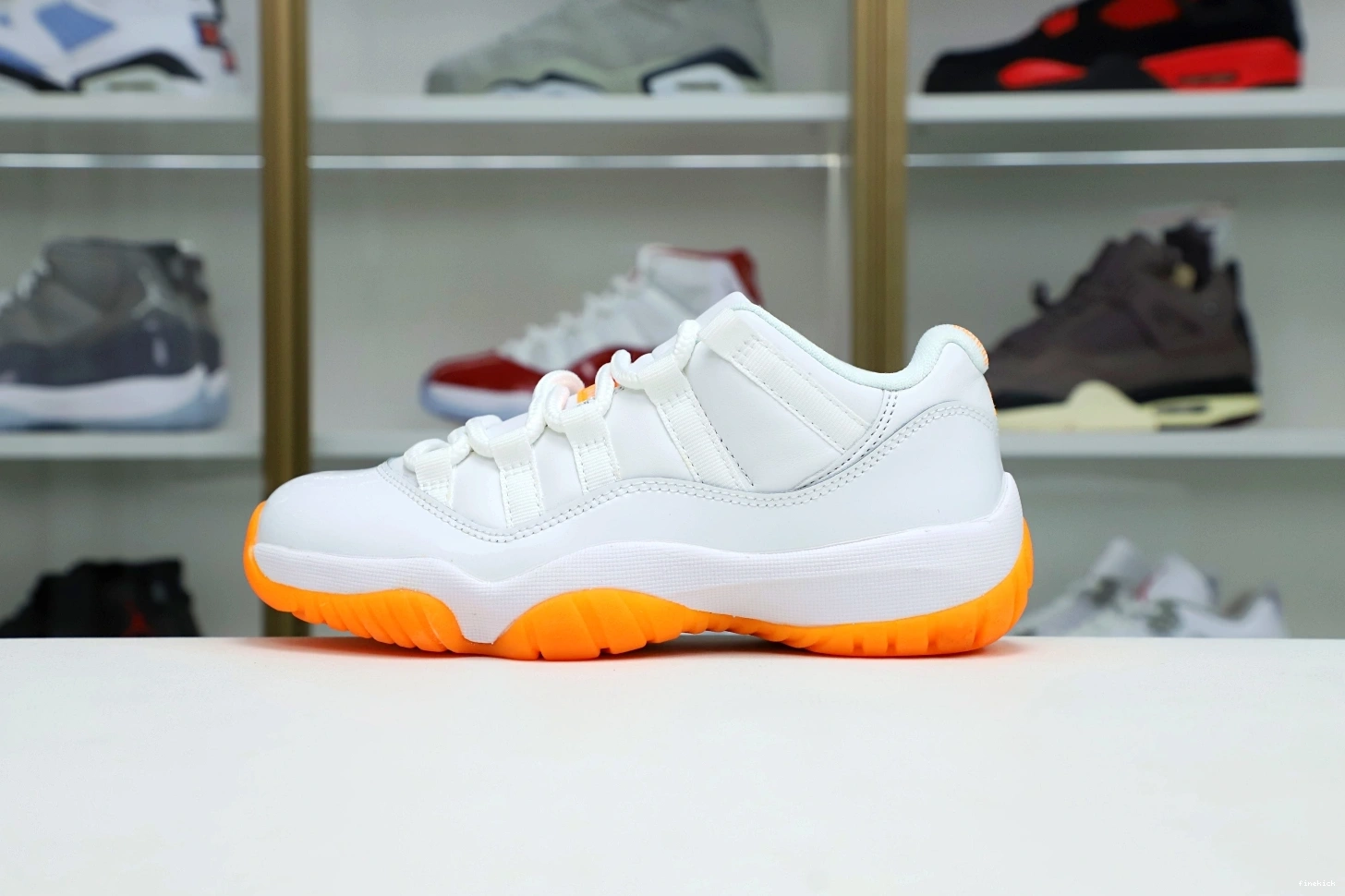 RETRO WMNS LOW 11 JORDAN CITRUS' AIR 'BRIGHT 0810